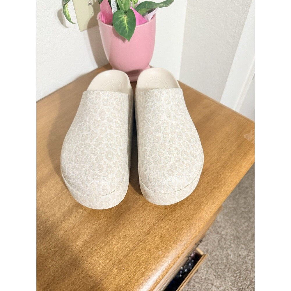 Crocs Women’s Dylan Print Platform Clog Sandals Slip On Size 10 - Picture 4 of 9